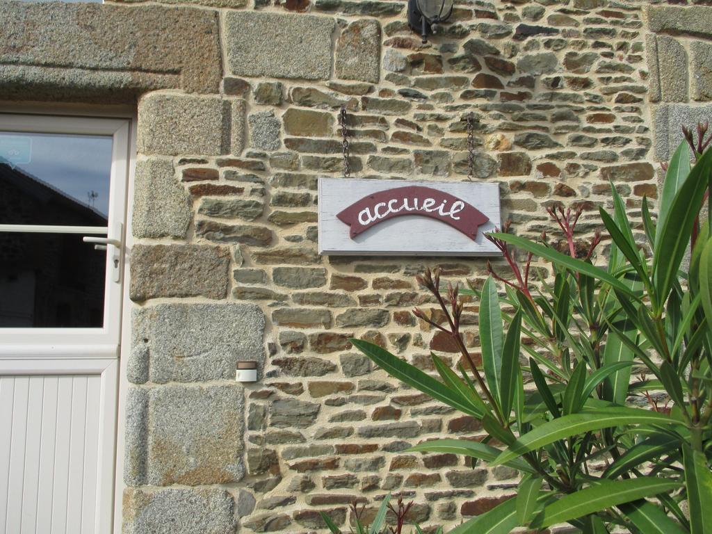 Les Sources Bed & Breakfast Poilley  Bagian luar foto