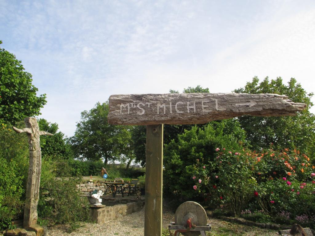 Les Sources Bed & Breakfast Poilley  Bagian luar foto