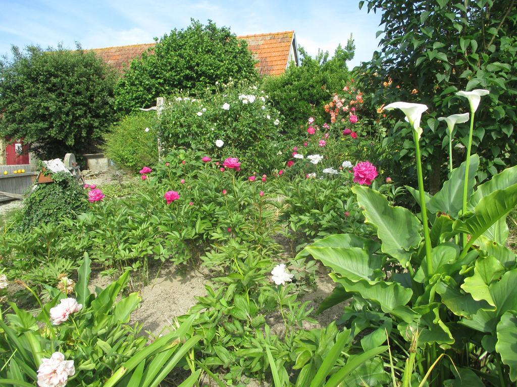 Les Sources Bed & Breakfast Poilley  Bagian luar foto