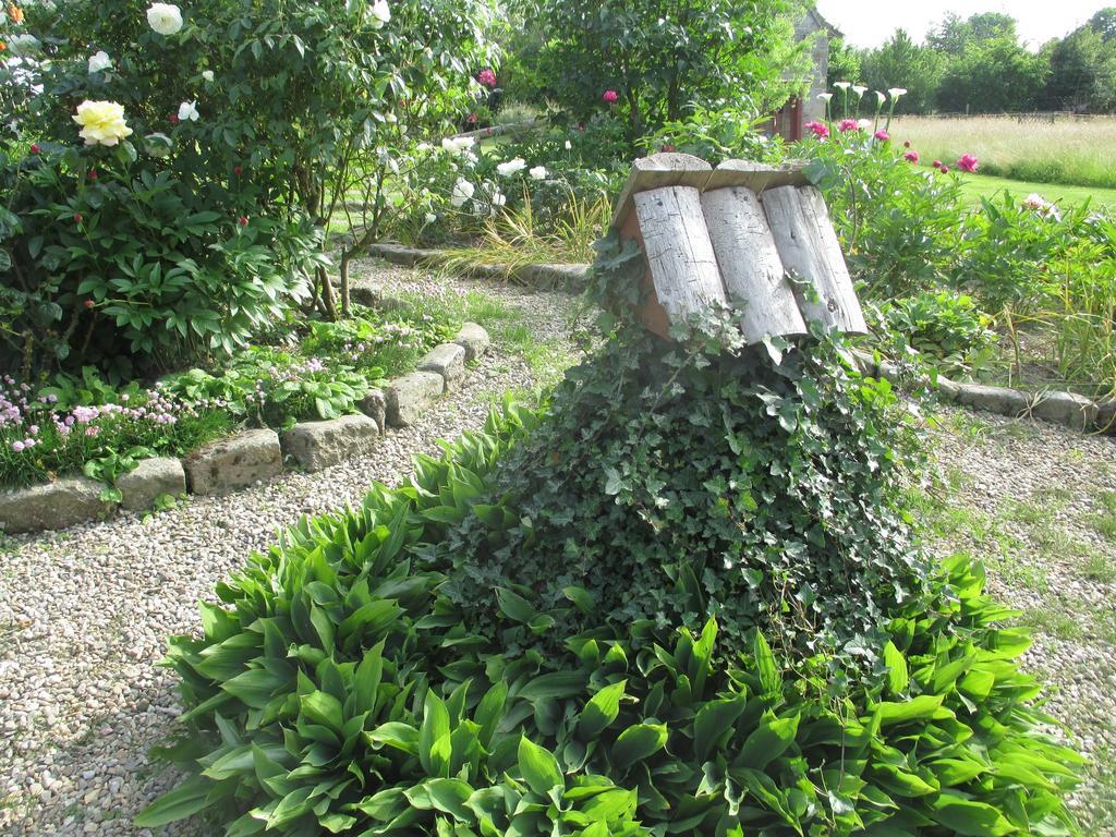Les Sources Bed & Breakfast Poilley  Bagian luar foto