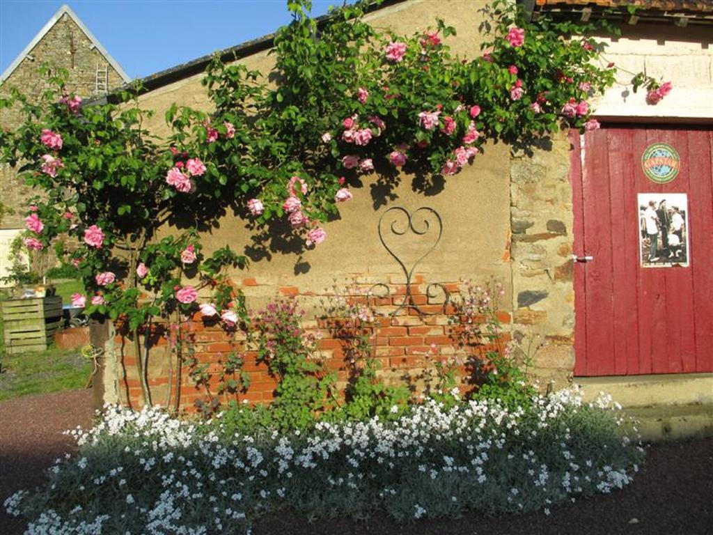 Les Sources Bed & Breakfast Poilley  Bagian luar foto
