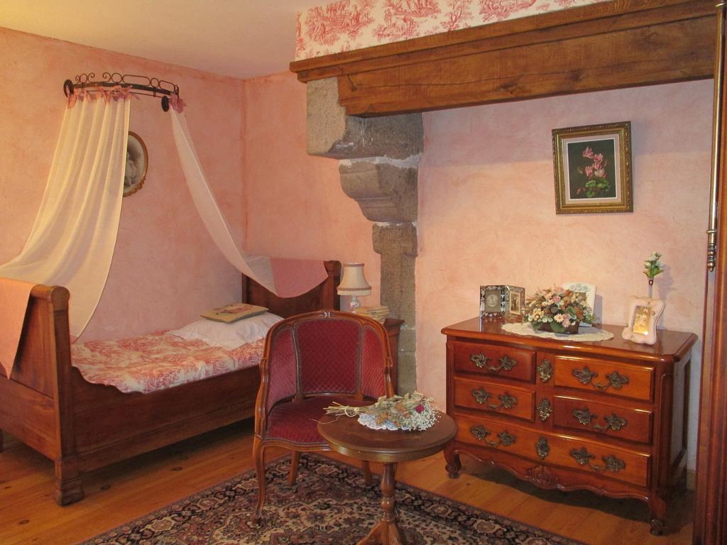 Les Sources Bed & Breakfast Poilley  Bagian luar foto