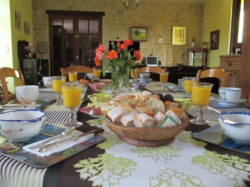 Les Sources Bed & Breakfast Poilley  Bagian luar foto